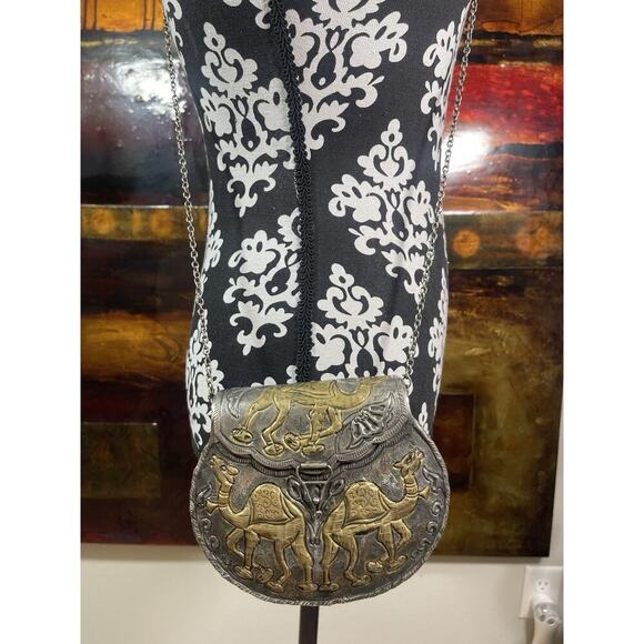 Lightweight handcrafted mid-century modern metal purse - Picture 4 of 10